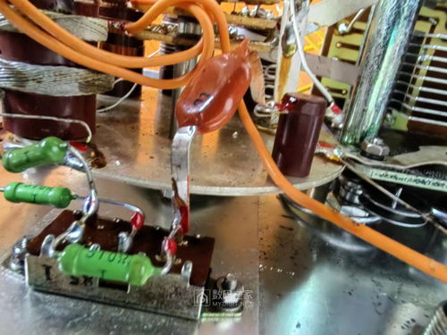 拆解舊設(shè)備探索新可能 上海無(wú)線電儀器廠XG25高頻信號(hào)發(fā)生器的內(nèi)部世界與按摩器材的創(chuàng)意關(guān)聯(lián)